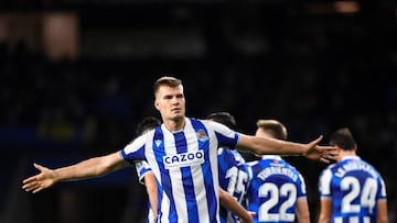 Real Sociedad's Norwegian forward Alexander Sorloth celebrates with teammates after scoring his team's first goal during the UEFA Europa League, first round, group E, football match between Real Sociedad and FC Sheriff at the Anoeta stadium in San Sebastian on October 13, 2022. (Photo by ANDER GILLENEA / AFP) (Photo by ANDER GILLENEA/AFP via Getty Images)