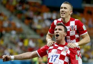 0-4. Mario Mandzukic celebra el cuarto tanto con Ivan Perisic.