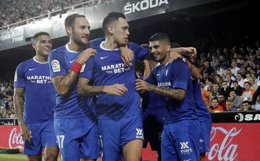 Ocampos y Banega celebraron el gol de Mestalla con una 'copa'