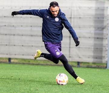 Suazo en una práctica del Toulouse.