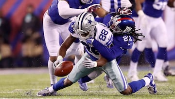 EAST RUTHERFORD, NJ - DECEMBER 11: Dez Bryant #88 of the Dallas Cowboys fumbles the ball as Janoris Jenkins #20 and Keenan Robinson #57 of the New York Giants make the tackle in the fourth quarter at MetLife Stadium on December 11, 2016 in East Rutherford, New Jersey Elsa/Getty Images/AFP
== FOR NEWSPAPERS, INTERNET, TELCOS & TELEVISION USE ONLY ==