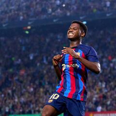 Xavi ensaya cosas y le resultan