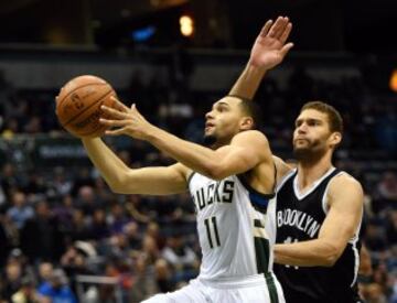 Tyler Ennis y Brook López.