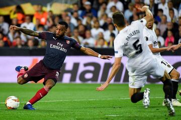 Con el triunfo 2-4 en Mestalla, Arsenal sentenció la serie 7-3 sobre Valencia para clasificar a la final de la Europa League, en la que enfrentará al Chelsea. Finales europeas con cuatro clubes ingleses.