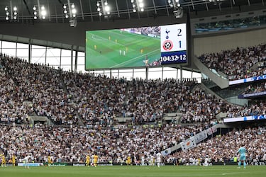 El estadio tiene una capacidad para 62.062 personas. Con un promedio de espectadores de 61.726 logra el 99,5% de ocupación. 