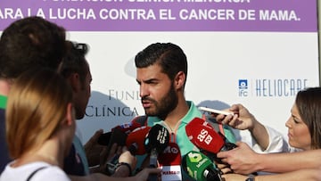 GRA500. MADRID, 23/05/2017.- El jugador del M&aacute;laga Miguel Torres, durante su participaci&oacute;n en un torneo ben&eacute;fico de p&aacute;del contra el c&aacute;ncer de mama, esta tarde en Madrid. EFE/C&eacute;sar Cabrera