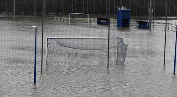 El Real Oviedo no ha podido entrenarse hoy en El Requexón debido a las inundaciones en la ciudad deportiva causadas por las continuas lluvias de estos días en Asturias.