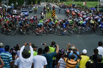 Palmira se vistió de gala y por sus calles rodó el pelotón de la Carrera y las principales figuras de nuestro ciclismo, los más aplaudidos.