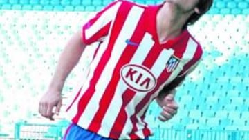 <b>DE TAL PALO... </b>Cabrera, en su presentación con el Atlético.