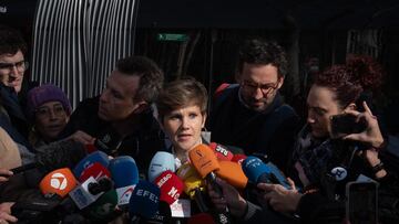 La abogada de Dani Alves, Inés Guardiola, atiende a los medios de comunicación a su salida de la citación de las partes para notificar la sentencia a Dani Alves, en la Audiencia de Barcelona, a 22 de febrero de 2024, en Barcelona, Catalunya (España). La Audiencia ha citado hoy al exjugador del Barça, Dani Alves, para comunicarle la sentencia del juicio por agresión sexual que celebró contra él entre el 5 y el 7 de febrero. La Audiencia de Barcelona ha condenado al futbolista a cuatro años y medio de prisión por agredir sexualmente a una joven en un lavabo de la discoteca Sutton el pasado 30 de diciembre de 2022.
22 FEBRERO 2024;JUICIO;CRIMEN;AGRESIÓN;VIOLACIÓN;AGRESIÓN SEXUAL;FUTBOLISTA;JOVEN;TRIBUNAL;CÁRCEL;PRISIÓN
David Zorrakino / Europa Press
22/02/2024