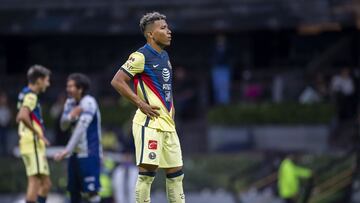 Roger Martínez en un partido del América