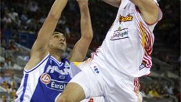 <b>EL MEJOR.</b> En el día de la vuelta de Navarro, Rudy Fernández brilló en el pabellón madrileño con 18 puntos, 4 rebotes, 2 balones recuperados y 5 faltas recibidas.