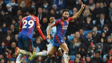 Andros Townsend celebra su gol al Manchester City.