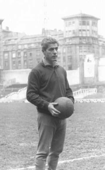 Tras retirarse del fútbol, Gaínza fue el entrenador del Athletic de la temporada 65/66 a la 68/69.