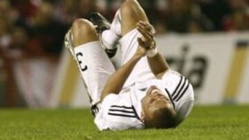 <b>LESIONADO.</b> El partido frente al Athletic dejó a Pepe con una luxación en el cuarto dedo de su mano derecha