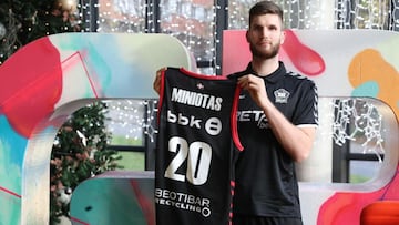 Miniotas, con su camiseta