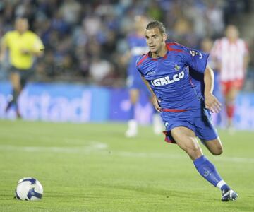 El traspaso más caro junto a Pedro León: 10 millones pagó el Valencia. Además es el segundo máximo goleador del Getafe en Primera, con 29. 