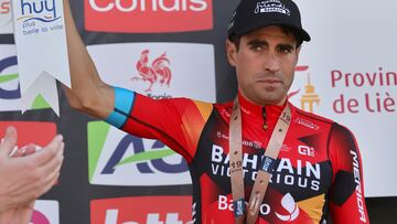 Huy (Belgium), 19/04/2023.- Third placed Spanish rider Mikel Landa of Bahrain-Victorious celebrates on the podium after the Fleche Wallonne cycling race over 194.2km from Herve to Huy, Belgium, 19 April 2023. (Ciclismo, Bahrein, Bélgica) EFE/EPA/OLIVIER MATTHYS
