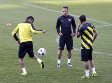 Neymar, Adriano y Alves. 