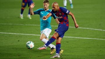 Soccer Football - La Liga Santander - FC Barcelona v Osasuna - Camp Nou, Barcelona, Spain - July 16, 2020  Barcelona&#039;s Martin Braithwaite shoots at goal, as play resumes behind closed doors following the outbreak of the coronavirus disease (COVID-19)