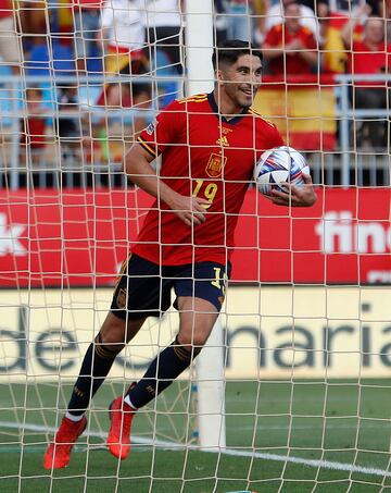 1-0. Carlos Soler celebra el primer gol.