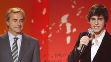 <b>RECOGIÓ EL PREMIO AS DEL DEPORTE</b> En la gala de los Premios AS del Deporte que se celebró el pasado mes de noviembre, Jaime Alguersuari recogió el premio en la categoría promesa de manos del campeón de rallys Carlos Sainz. El nuevo tercer piloto de Red Bull y Toro Rosso fue elegido ganador por un 677% de los votos tras su triunfo en la Fórmula 3 Británica.