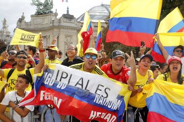 Muchos colombianos salieron a las calles de París para celebrar el triunfo de Egan Bernal en el Tour de Francia. La capital francesa se viste de amarillo, azul y rojo.