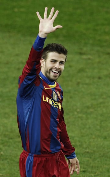 Piqu¨¦ celebr¨® el 5-0 del Barcelona al Real Madrid en el Camp Nou con el famoso gesto de la foto. En declaraciones a Bar?a TV afirm¨® que 'Hist¨®ricamente es nuestro eterno rival y ganarles implica algo m¨¢s que tres puntos'.