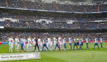 The teams shake hands before kick-off at the Bernabéu.