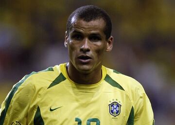 El campeón del mundo en 2002 volvió a las canchas para jugar con su hijo e incluso marcar en el encuentro del Mogi Mirim de la segunda división del Brasileirao.