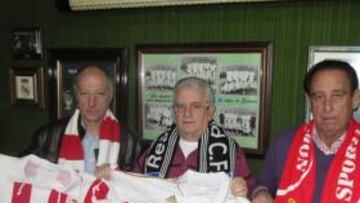 <b>RIVALES Y AMIGOS. </b>Suárez Braña, del Sporting; Rozada, del Madrid y Eduardo Díaz, del Sporting.