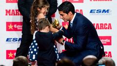 BARCELONA, SPAIN - OCTOBER 20:  Luis Suarez of FC Barcelona receives from his daughter Delfina (L) and his son Benjamin (C) the Golden Boot Trophy as the best goal scorer in all European Leagues last season on October 20, 2016 in Barcelona, Spain. Luis Suarez scored 40 goals for FC Barcelona in last season&#039;s Spanish La Liga.  (Photo by Alex Caparros/Getty Images)