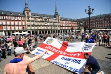 Los seguidores de Leicester disfrutan del sol de Madrid