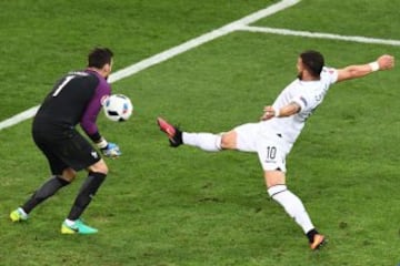 Hugo Lloris con Armando Sadiku.