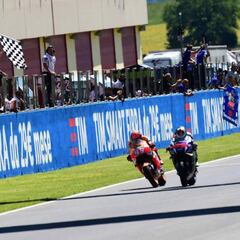 Lorenzo y Márquez se
vacunan contra los pitos