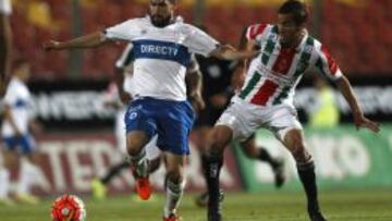 César Fuentes en acción ante Palestino en la liguilla del torneo Apertura pasado. Los árabes son los próximos rivales de la UC.