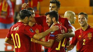 Gay&agrave; celebra el gol con el que se abri&oacute; la victoria de Espa&ntilde;a ante Georgia.