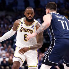 What did the Lakers give Lebron James for breaking the all-time NBA scoring record?