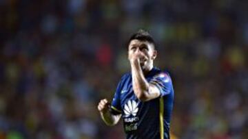 El delantero festeja una anotación frente a Monarcas Morelia.