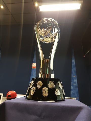 El trofeo que se disputarán América y Rayados visitó As México