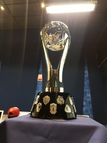 El trofeo que se disputarán América y Rayados visitó As México