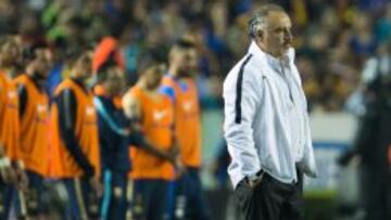 El entrenador de la UNAM reconoció la superioridad de Tigres en el duelo de Ida. Espera un mejor funcionamiento de sus Pumas para la Vuelta del próximo domingo.
10/12/2015/MEXSPORT/Jorge Martinez.