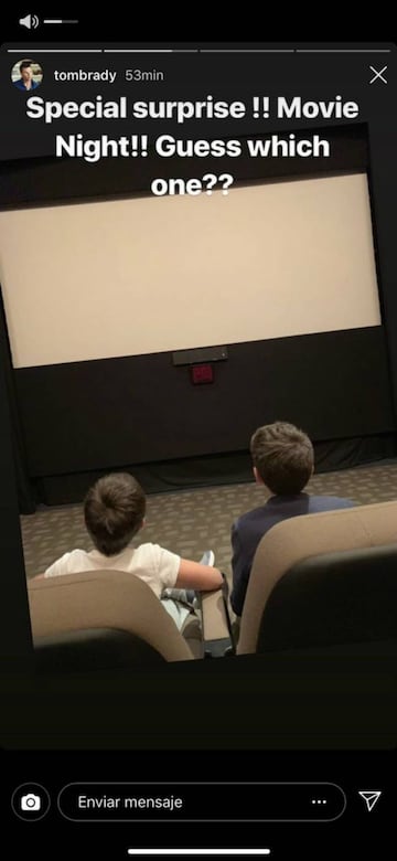 Brady junto a sus hijos para ver el estreno