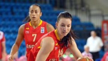 <b>INCANSABLE. </b>Laura Gil, avanzando con el balón en el Europeo Sub-20 recién terminado.