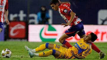 San Luis' Uruguayan midfielder #08 Juan Manuel Sanabria and Tigres' forward #22 Uriel Antuna fight for the ball during the Liga MX Apertura tournament quarter finals first leg football match between San Luis and Tigres at the Alfonso Lastras Stadium in San Luis Potosi, San Luis Potosi State, Mexico, on November 28, 2024. (Photo by MARIO ARMAS / AFP)