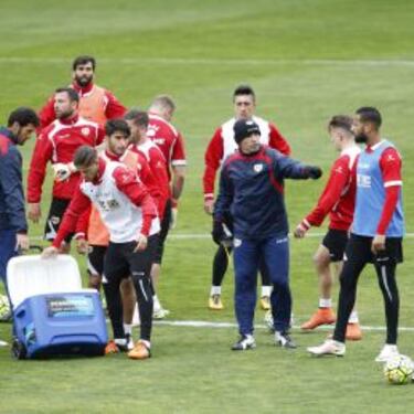 Vallecas se llenará hoy en un partido vital por la salvación