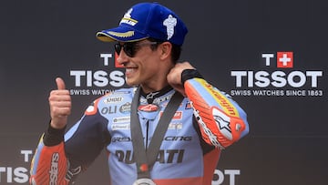 M¨¢rquez celebra el segundo puesto en el sprint del GP de Portugal.