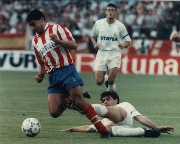 Desde 1991 hasta 1993 estuvo defendiendo la elástica del Atlético de Madrid.