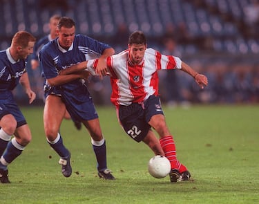 El lateral izquierdo español defendió la camiseta del Atleti la temporada 1999-2000. Jugó 40 partidos y marcó 3 goles. 