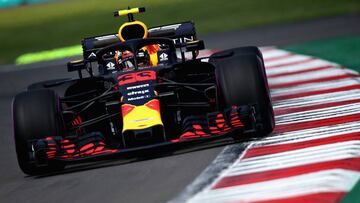 Max Verstappen con el Red Bull en Mexico.